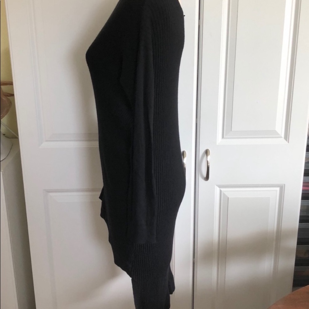Express Ribbed Asymmetrical Hi-Low Tunic - Picture 3 of 8